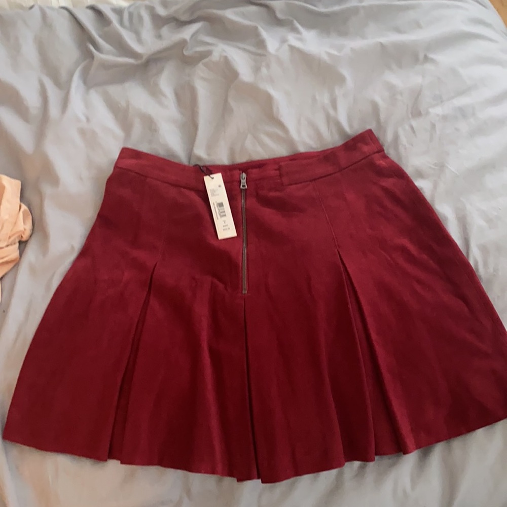Alice & Olivia Lee Red Pleated Suede Mini Skirt - Picture 4 of 4